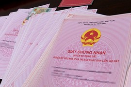 Nên ghi tên vợ hay chồng trên sổ đỏ để bảo vệ tài sản chung theo Luật mới?