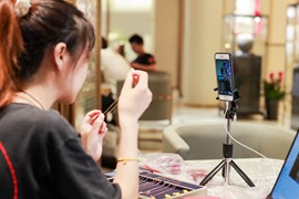 Thủ tướng yêu cầu xử lý nghiêm việc livestrream bán hàng giả, trốn thuế