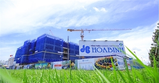 Ráo riết đòi nợ, Xây dựng Hòa Bình lại báo lãi