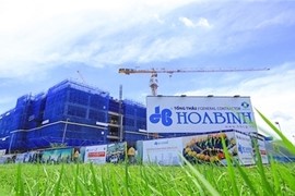Ráo riết đòi nợ, Xây dựng Hòa Bình lại báo lãi