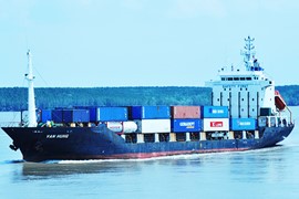 Nỗ lực “hạ nhiệt” giá cước vận tải biển