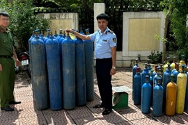 Hà Nội: Tạm giữ 54 bình khí cười và 5.450 bóng cười không rõ nguồn gốc