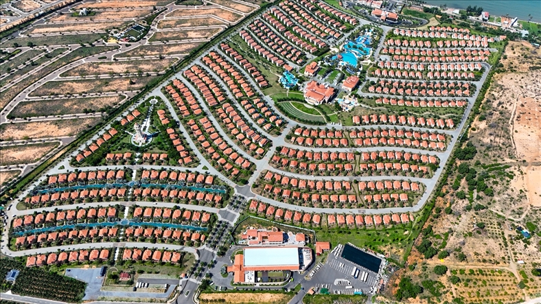 Trái phiếu bất động sản kẹp giữa 2 gọng kìm