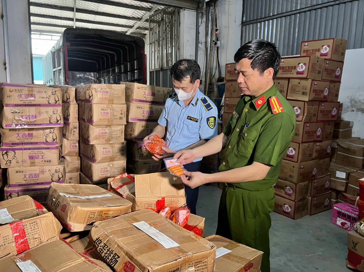 Công an Hà Nội: Tăng cường trấn áp buôn lậu và gian lận thương mại