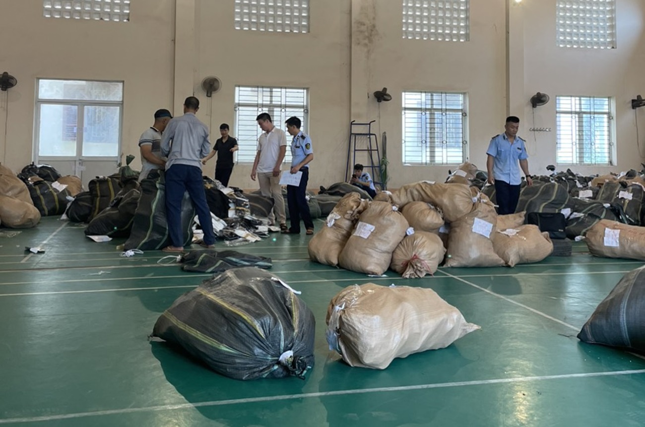 Chuyển cơ quan điều tra vụ phát hiện kho hàng giả giá trị hơn 1,4 tỷ đồng tại Bắc Giang