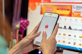 Chỉ còn hai tay chơi tăng tốc được trong cuộc đua thương mại điện tử