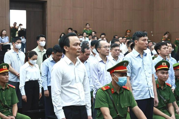 Trịnh Văn Quyết xin bán toàn bộ tài sản để khắc phục, nhà đầu tư yêu cầu bồi thường