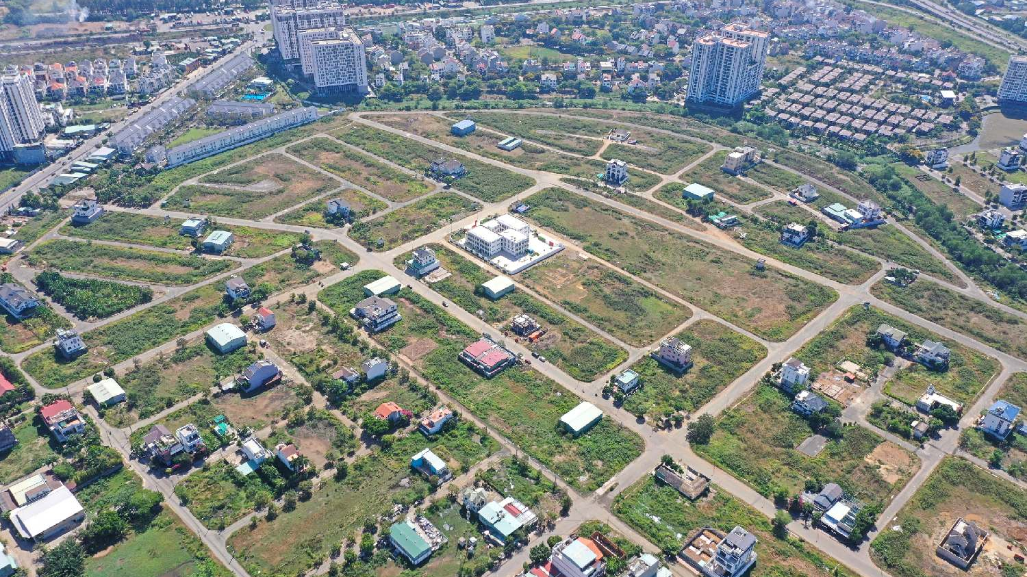 Đất nền miền Bắc vẫn nóng