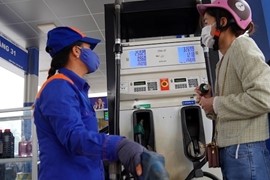 Kiến nghị bỏ mức trần, doanh nghiệp tự quyết giá bán xăng dầu