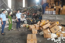 Hưng Yên: Tiêu hủy trên 160.000 thiết bị và 10 tấn phụ kiện là thuốc lá điện tử nhập lậu