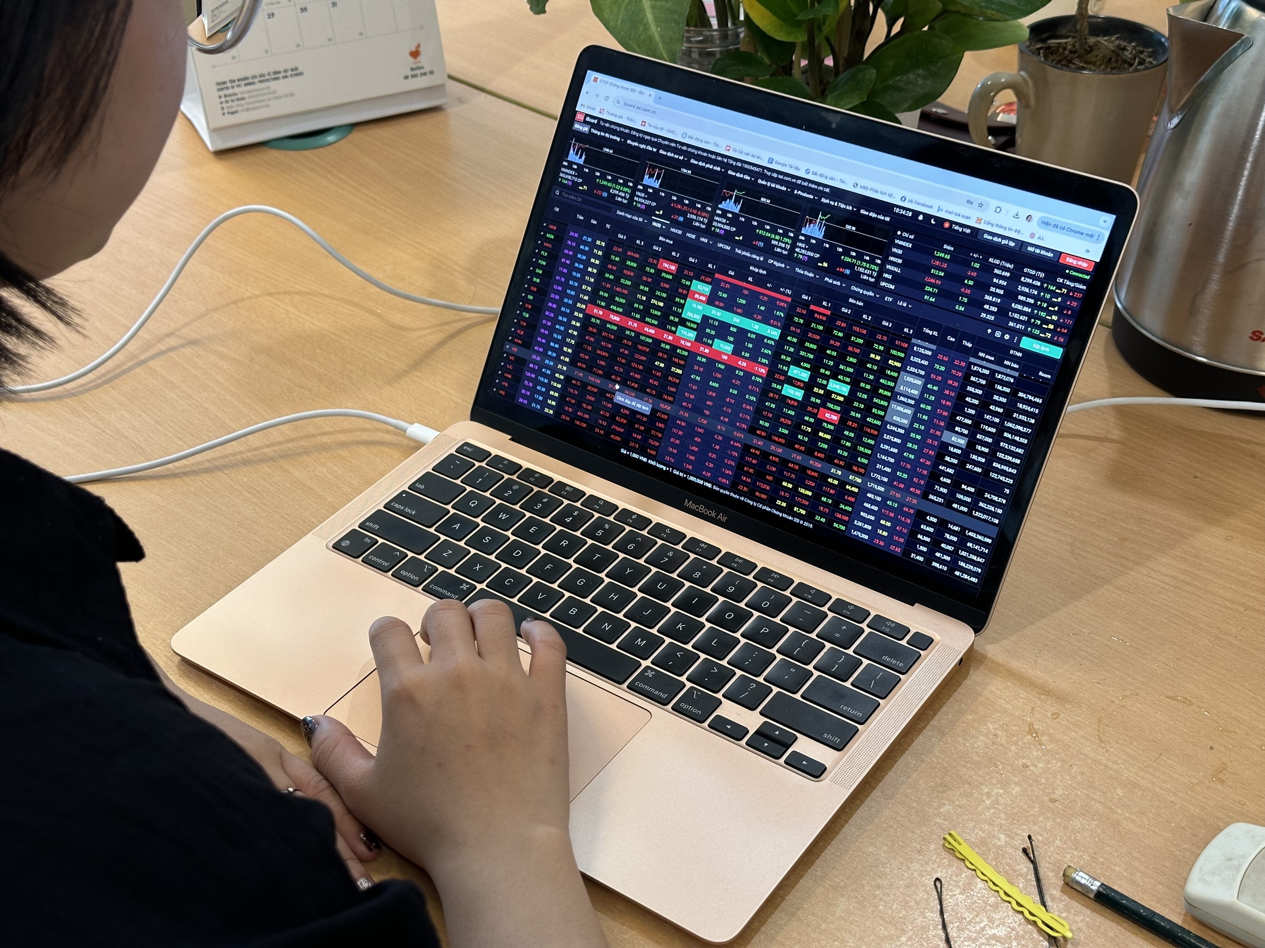 Chuyên gia chỉ ra 3 nỗi sợ dẫn đến đợt “lao dốc” của thị trường chứng khoán