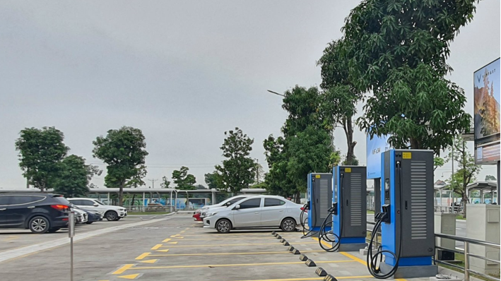Đề xuất cơ chế hỗ trợ giá điện đối với trạm sạc phục vụ phương tiện giao thông xanh