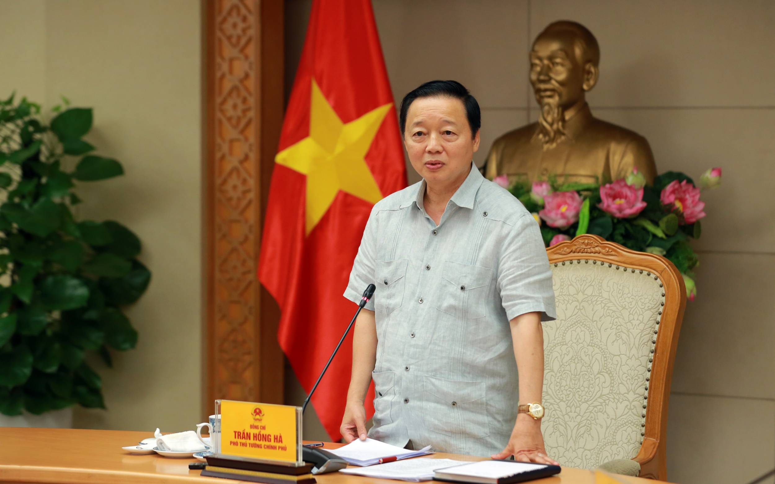 Phó Thủ tướng đề nghị nới "room" điện mặt trời mái nhà tự sản, tự tiêu