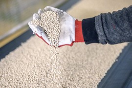 Dự báo giá ure tăng trở lại trong năm sau, lựa chọn cổ phiếu Đạm Cà Mau hay Đạm Phú Mỹ?