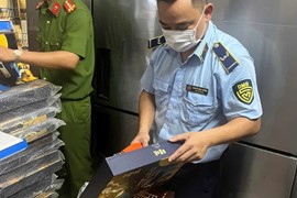 Hà Nội: Phát hiện hơn 1.400 bánh trung thu và 1.200 bao thuốc lá không rõ nguồn gốc