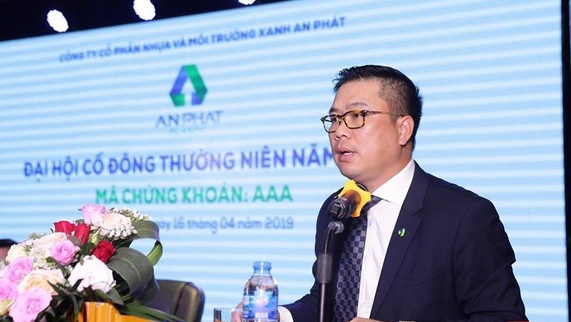 Trước Đại hội bất thường, Chủ tịch An Phát Holdings (APH) đăng ký bán toàn bộ cổ phiếu đang có