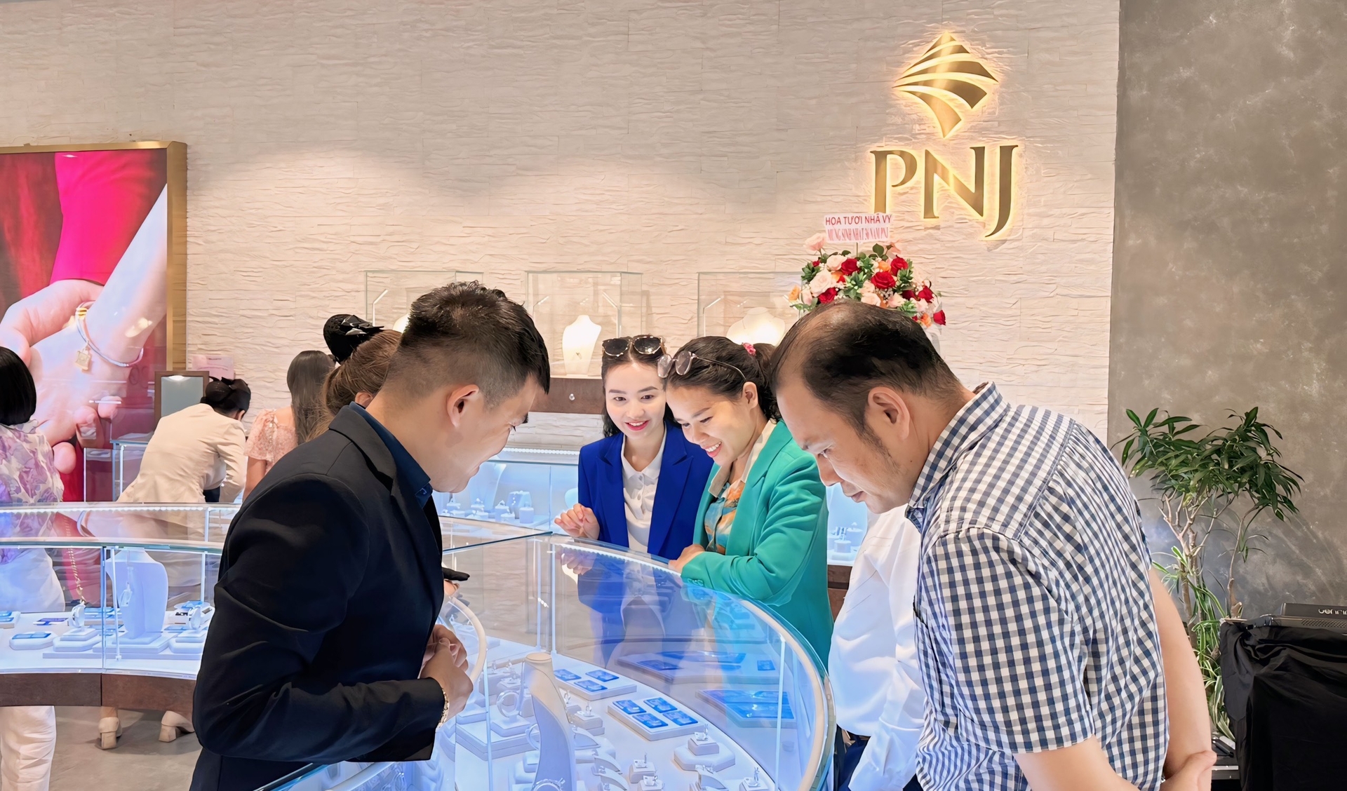 Lợi nhuận của PNJ tiếp tục sụt giảm
