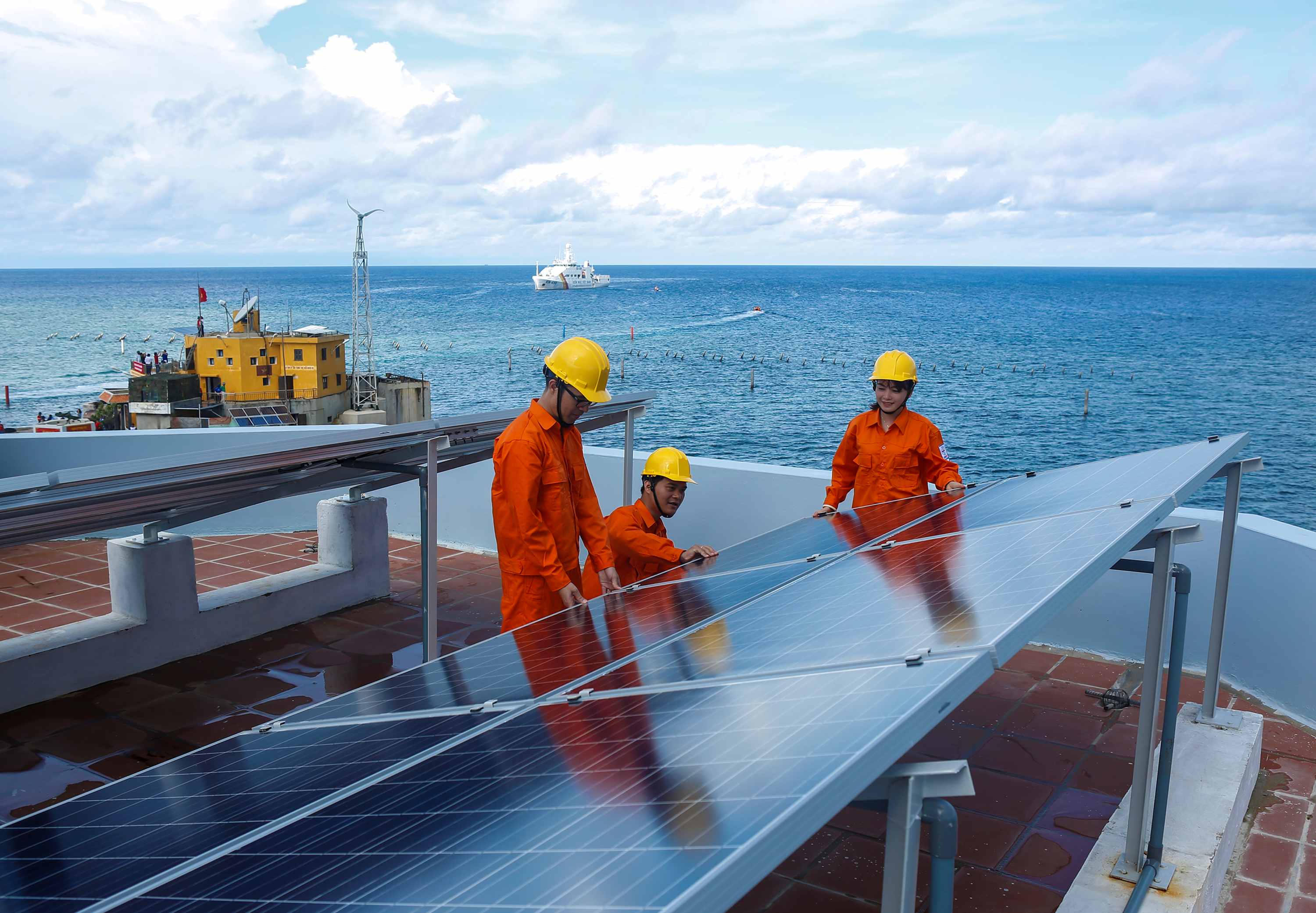 EVNSPC tiếp tục bảo đảm cung cấp điện trên Quần đảo Trường Sa và Nhà giàn DK1