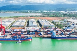 Đẩy mạnh khai thác hàng hóa qua cảng Chu Lai