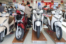 Nhiều mẫu xe máy giảm giá mạnh cuối tháng Ngâu