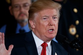 Quốc tế nổi bật: Ông Donald Trump ca ngợi quân đội Nga