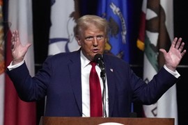 Quốc tế nổi bật: Ông Donald Trump rao bán kỷ vật