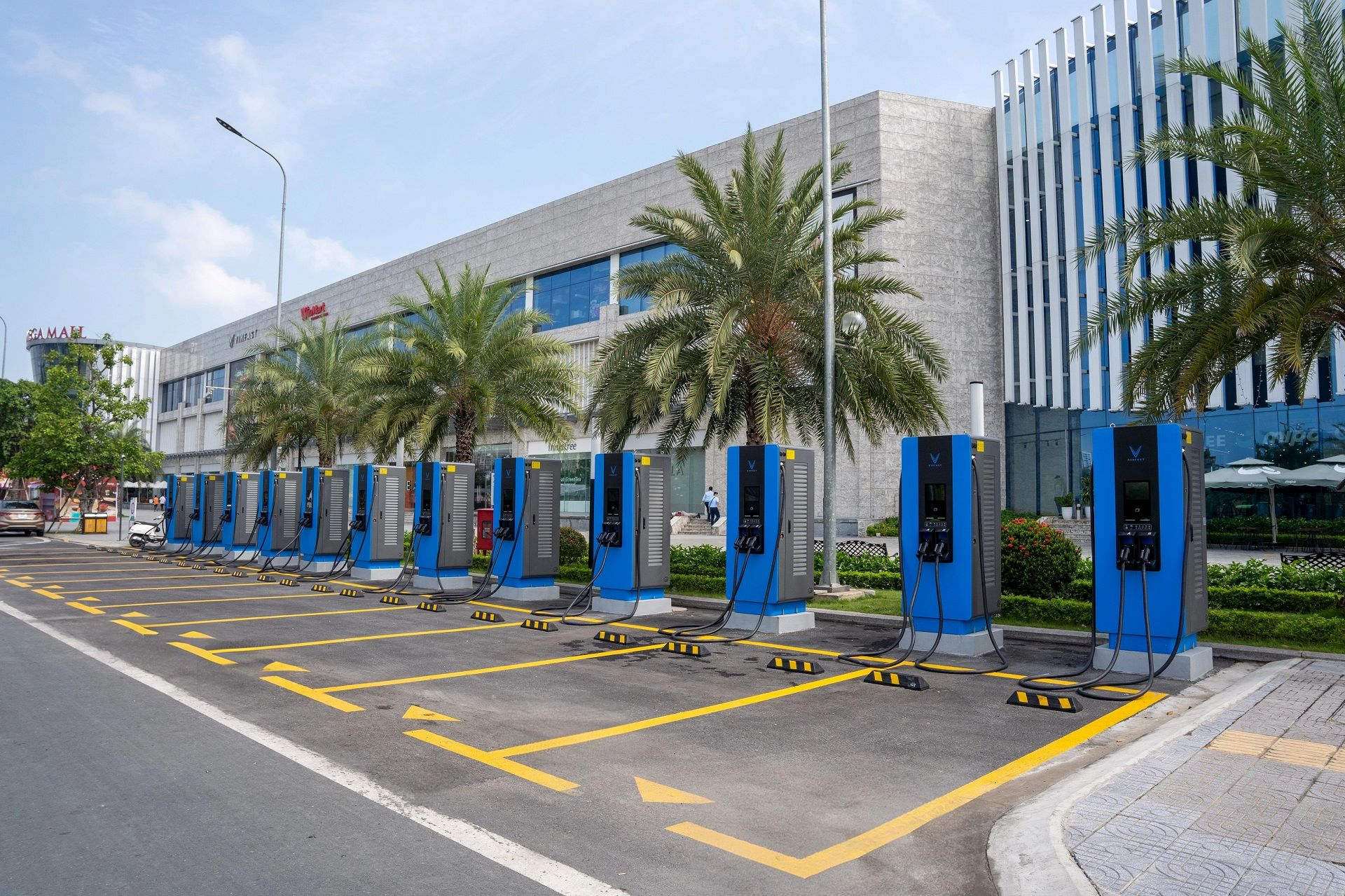 V-Green triển khai trạm sạc nhượng quyền tại Việt Nam