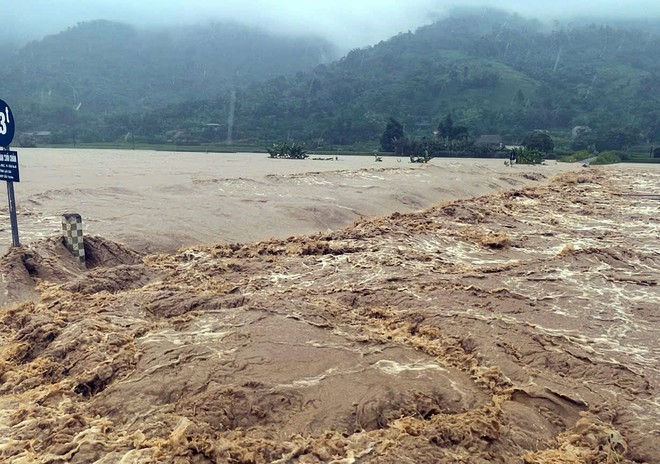 Lào Cai: Sông Hồng xuất hiện lũ lớn hiếm gặp trong nhiều năm