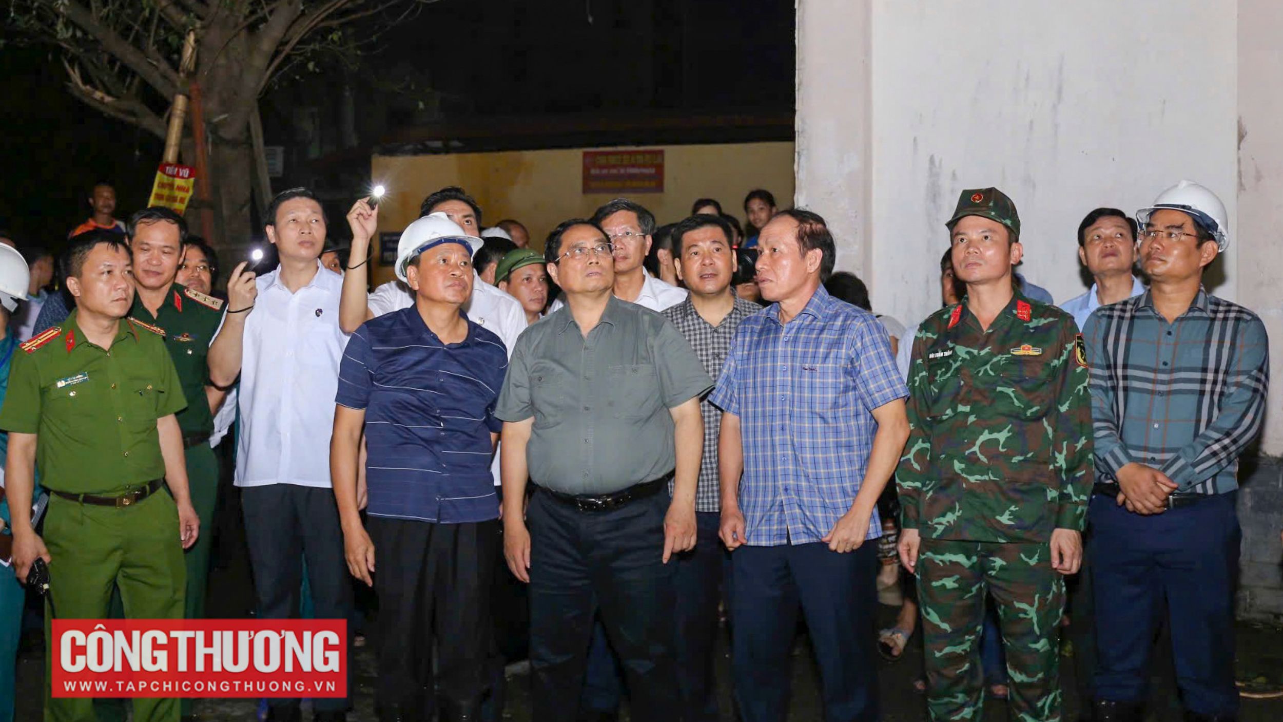 Bộ trưởng Nguyễn Hồng Diên tháp tùng Thủ tướng kiểm tra, đôn đốc công tác khắc phục hậu quả bão ở Hải Phòng