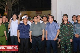 Bộ trưởng Nguyễn Hồng Diên tháp tùng Thủ tướng kiểm tra, đôn đốc công tác khắc phục hậu quả bão ở Hải Phòng