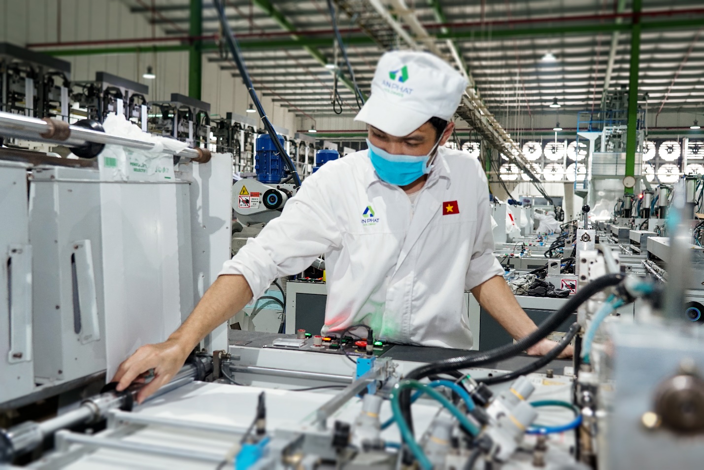 An Phát Holdings (APH), Nhựa An Phát Xanh (AAA) cùng điều chỉnh giảm mạnh kế hoạch kinh doanh