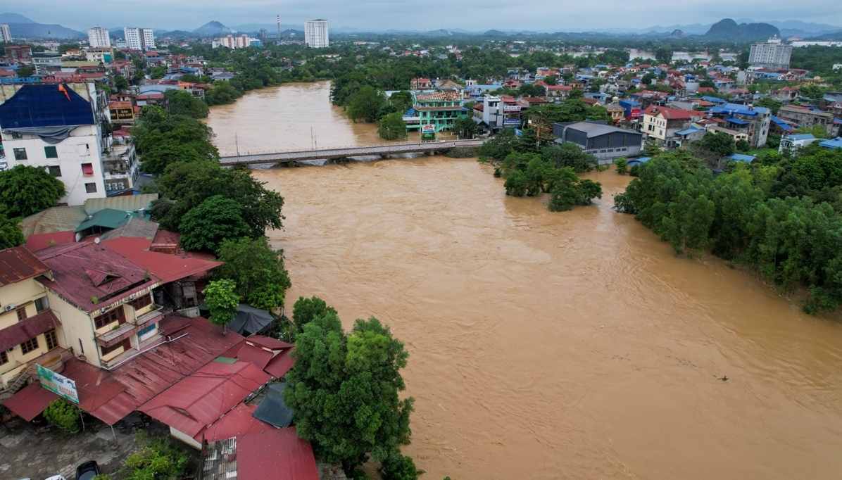 Lũ trên sông Thao vượt mức lịch sử, lũ trên sông Hồng tiếp tục lên nhanh