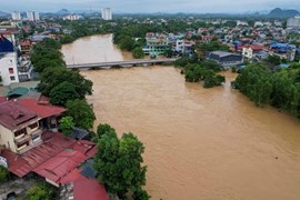 Lũ trên sông Thao vượt mức lịch sử, lũ trên sông Hồng tiếp tục lên nhanh