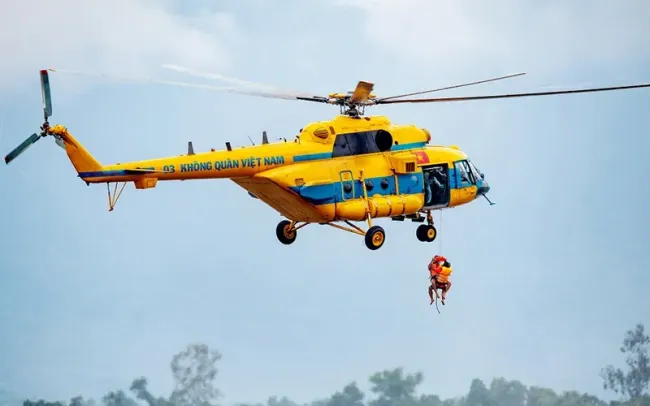 Máy bay trực thăng sẵn sàng cứu trợ đồng bào ở Yên Bái và Cao Bằng