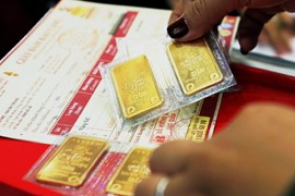 Giá vàng bất ngờ lao dốc