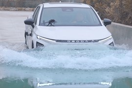 Sau khi lội nước, xe ô tô điện cần kiểm tra gì?