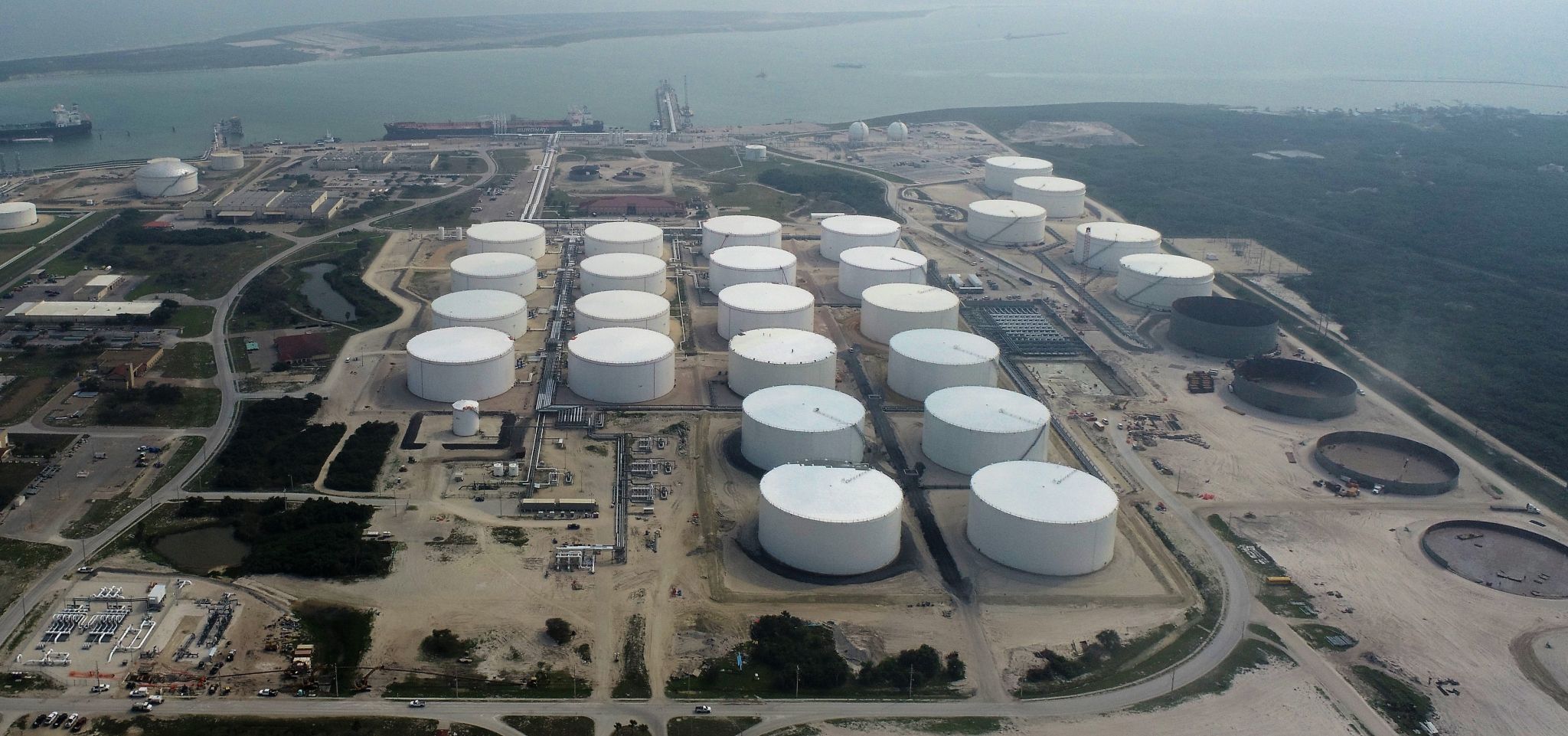 Giá xăng dầu hôm nay 23/9: Các yếu tố đồng loạt hỗ trợ giá trong phiên đầu tuần