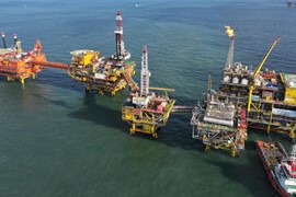 Giá xăng dầu hôm nay 25/9: Bất ngờ tăng lên mức cao nhất 3 tuần
