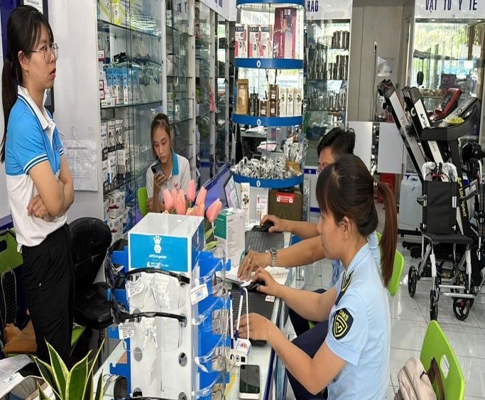 Đồng Tháp: Phạt tiền, tịch thu và buộc tiêu hủy tang vật trị giá gần 1.750 triệu đồng trong lĩnh vực thương mại điện tử