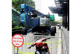 Nguy hiểm vật thể rơi từ tầng cao chung cư