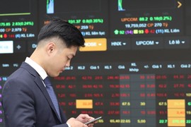 Chứng khoán Maybank: Khó khăn sẽ dần chuyển thành thuận lợi, VN-Index sẵn sàng vượt mốc 1.300 điểm