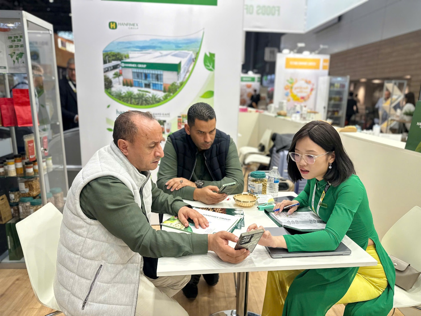 Đẩy mạnh mạng lưới tiêu thụ hàng thực phẩm Việt Nam tại Pháp và thị trường châu Âu