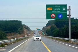 Rót 6.488 tỷ đồng mở rộng cao tốc Cam Lộ - La Sơn lên 4 làn xe