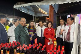 Việt Nam – Lào thúc đẩy mối quan hệ hợp tác thương mại, du lịch xuyên biên giới