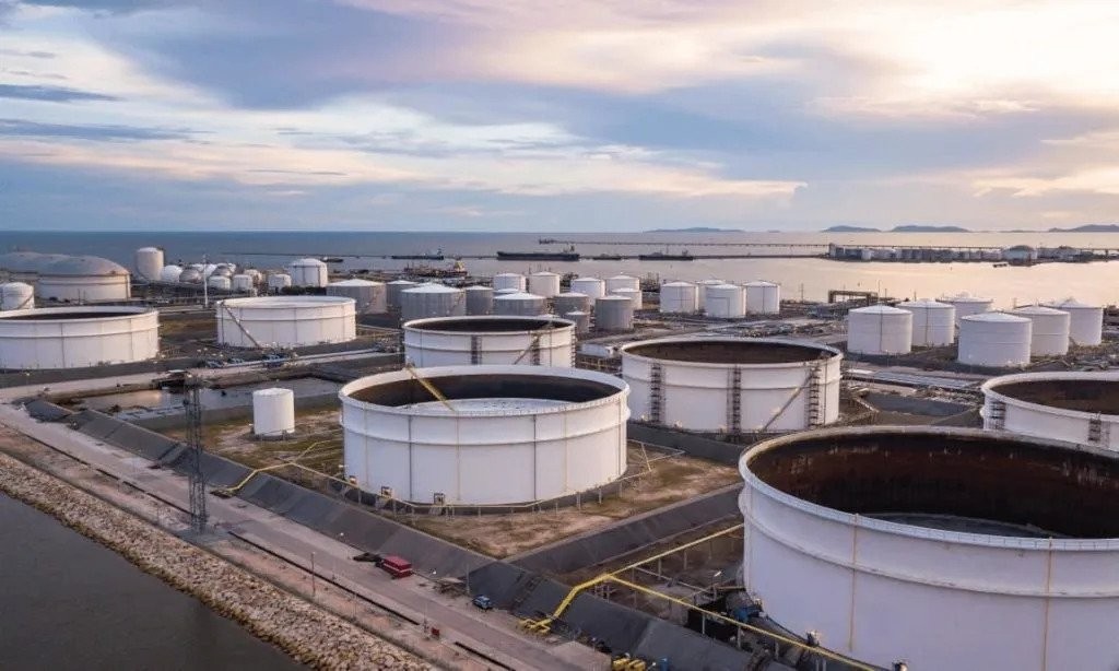 Giá xăng dầu hôm nay 11/11: Trượt dốc