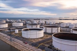 Giá xăng dầu hôm nay 11/11: Trượt dốc
