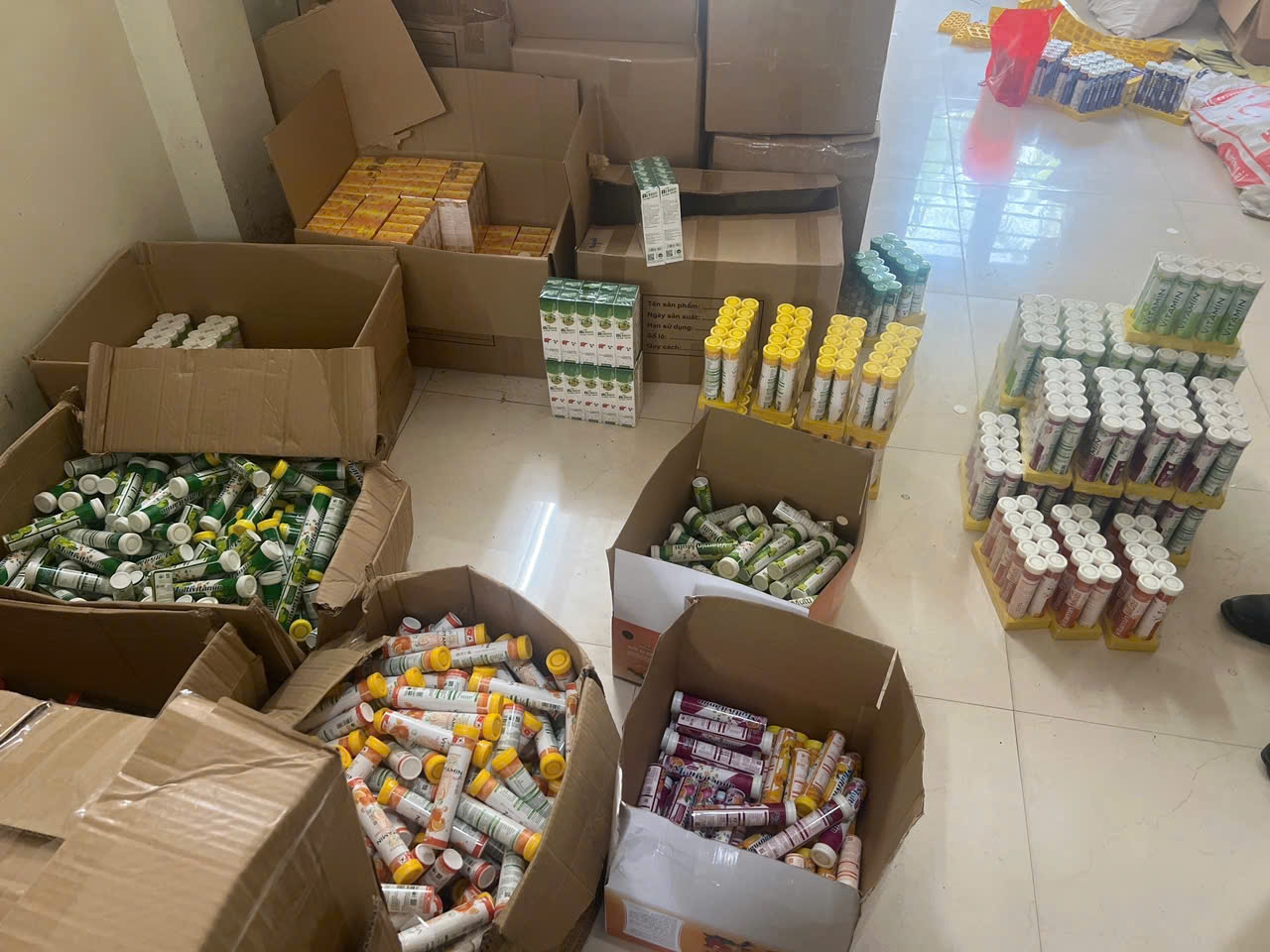 DHT Pharmacy Hà Đông bị phát hiện có dấu hiệu sản xuất hàng giả quy mô lớn