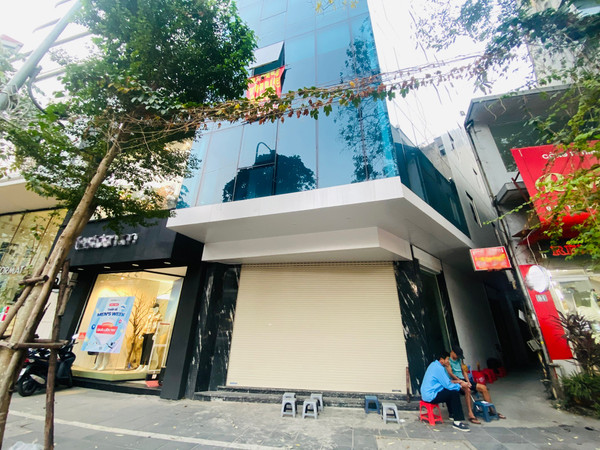 Khách thuê kiệt sức “tháo chạy”, mặt bằng nhà phố "ế" hàng loạt