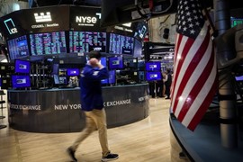 S&P 500 và Nasdaq phục hồi, giá dầu bật tăng hơn 3%
