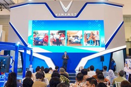 Vinfast chính thức bàn giao ô tô điện VF 5 tại Indonesia